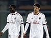 Smutní fotbalisté AC Milán Mario Balotelli (vlevo) a Kaká