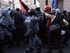 Stety mezi policisty a protivládními demonstranty