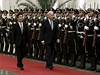 Americký viceprezident Joe Biden (vpravo) se svým ínským protjkem Li Jüan-chaem 