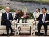 Americký viceprezident Joe Biden (vlevo) se svým ínským protjkem Li Jüan-chaem 