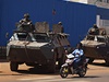Francouztí vojáci v ulicích Bangui. Francie posiluje svou vojenskou pítomnost ve Stedoafrické republice v reakci na krveprolití, je zemi zachvátilo po beznovém pevratu 