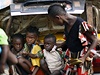 Kesanské dti z vesnice Boubou, odkud do Bangui ped sektáským násilím uprchlo pes 500 lidí