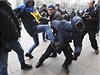 V ulicích Kyjeva dochází k násilným stetm