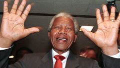Nelson Mandela v roce 1994 při návštěvě burzy v Johannesburgu | na serveru Lidovky.cz | aktuální zprávy