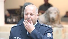 Pecina vrátil policejního exprezidenta Lessyho zpět do funkce
