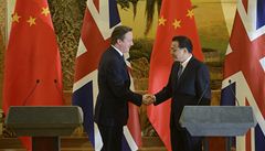 Britský premiér Cameron v Pekingu napravuje vztahy s Čínou