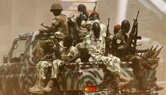 Francie ve středoafrickém Bangui odzbrojuje milice a hrozí silou