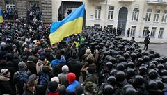Do Kyjeva m dal vojci. Vyhls Ukrajina vjimen stav?