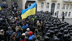 Ukrajinská policie blokuje p�ístup k prezidentské kancelá�i
