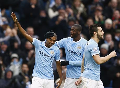 Fernandinho se raduje se spoluhrái.