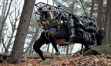 Prototyp robota BigDog od Boston Dynamics.