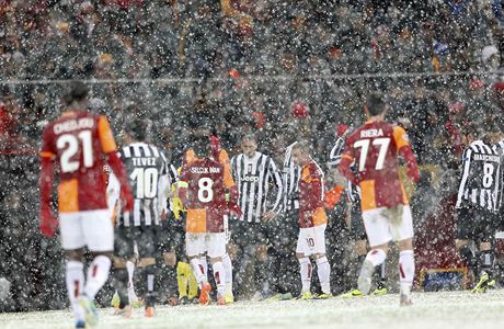 Zápas Galatasaraye s Juventusem byl peruen kvli hustému snení