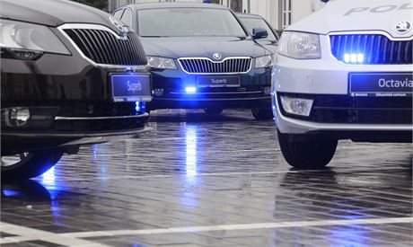 Dopravní policie pevzala v Mladé Boleslavi od automobilky koda Auto sedm nových voz koda Superb.