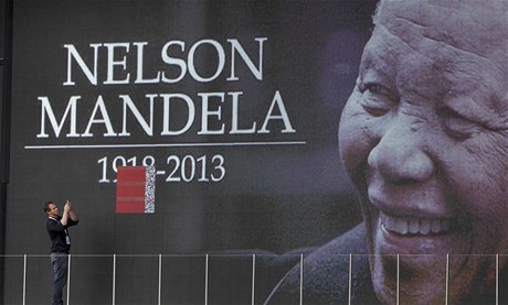 Bojovník za lidská práva a bývalý prezident JAR Nelson Mandela zemel v 95 letech.