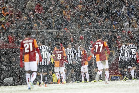Zápas Galatasaraye s Juventusem byl přerušen kvůli hustému sněžení
