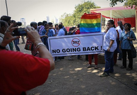Homosexuální pohlavní styk je trestným inem, rozhodl indický soud navzdory protestm ásti indické veejnosti