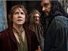 Martin Freeman jako Bilbo, Jed Brophy jako Nori and Richard Armitage jako Thorin