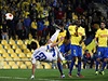 Fotbalista Liberce Josef ural dává gól do sít Estorilu