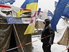 V Kyjev mrzn a tábor protestujících pikryl erstv napadaný sníh