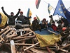 Proevroptí demonstranti na barikádách