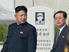 Kim ong-un a ang Song-tchek na návtv vojenského hbitova