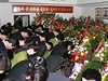 Poklona Kim ong-ilovi na severokorejském zastupitelství v ínském Tan-tungu