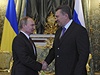 Ukrajinský prezident Viktor Janukovy (vpravo) se svým ruským protjkem Vladimirem Putinem