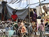 Improvizované centrum pro uprchlíky na letiti v Bangui