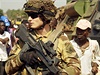 Francouzský voják na strái v  jedné ze tvrtí hlavního msta Bangui