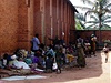 Uprchlíci se shromaují u kostela Sv. Pavla v Bangui