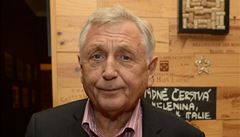 Ji�í Menzel a Ji�í Suchý p�i k�tu knihy Rozmarná léta.