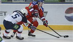 Jakub Matai z týmu Lev Praha (vpravo) a Jonathan Sigalet ze Slovanu Bratislava.