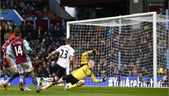 Cleverley posílá mí� do sít� Aston Villy.