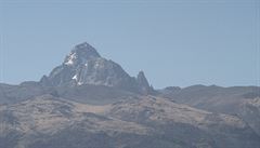 Hora Mount Kenya je povstná svými stále zasnenými vrcholky.