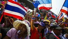 Zatknte premirku, zradila vlast, vyzv thajsk opozice policii