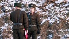 Severokorej�tí vojáci na hranici s �ínou