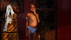 Desetiletý Peter. �tvrtina populace SAR pot�ebuje potravinovou pomoc, uvádí OSN