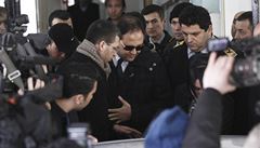 Zatčený Baris Guler (ve slunečních brýlích), syn tureckého ministra vnitra  