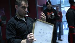 Parautista Petr Beránek vydrel ve vtrným tunelu est hodin, est minut, est...