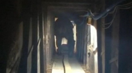 Policisté v ín objevili paerácký tunel.