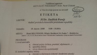 Titul JUDr. Forejt uvd i na materilech pro astnky kurzu etikety. 