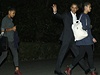 Obama je pesvden, e jeho dcery Malia (15 let) a Sasha (12 let) jsou velmi rozumné a dokáou se dobe rozhodnout, pesto jako otci mu prý situaci ulehuje to, e na jeho nejblií permanentn dohlíí agenti Tajné sluby. 
