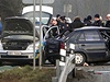 Jeden lidský ivot a tyi zranné si vyádala nehoda tí voz, která se stala v Plzni pi pronásledování ujídjícího auta policií. 
