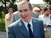 Obklopen novinái. Michail Chodorkovskij v roce 2003