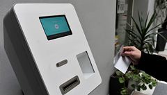 Bratislava m automat na bitcoiny, majitele zjem lid zaskoil