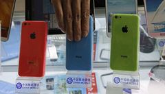 Nabídka telefon Apple iPhone 5C v obchod ínského operátora China Mobile.