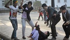 Při střetech opozice s policií v Bangladéši zahynul jeden muž 