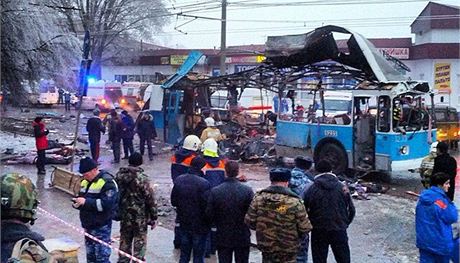 Na trolejbus ve Volgogradu zaútoil sebevraedný atentátník. zahynulo nejmén 14 lidí