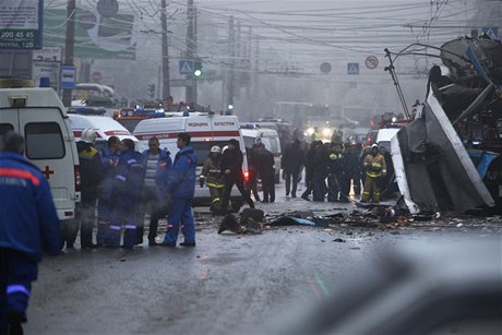 Výbuch trolejbusu ve Volgogradu. Sebevraedný atentátník zabil nejmén 14 lidí