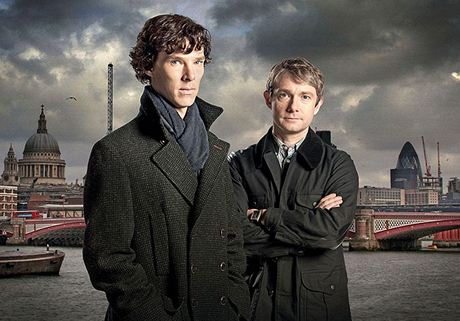 Sherlock Holmes a doktor Watson v podání Benedicta Cumberbatche a Martina Freemana.